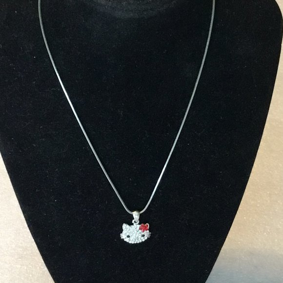 Very cute and sparkling Hello Kitty necklace - Picture 3 of 6